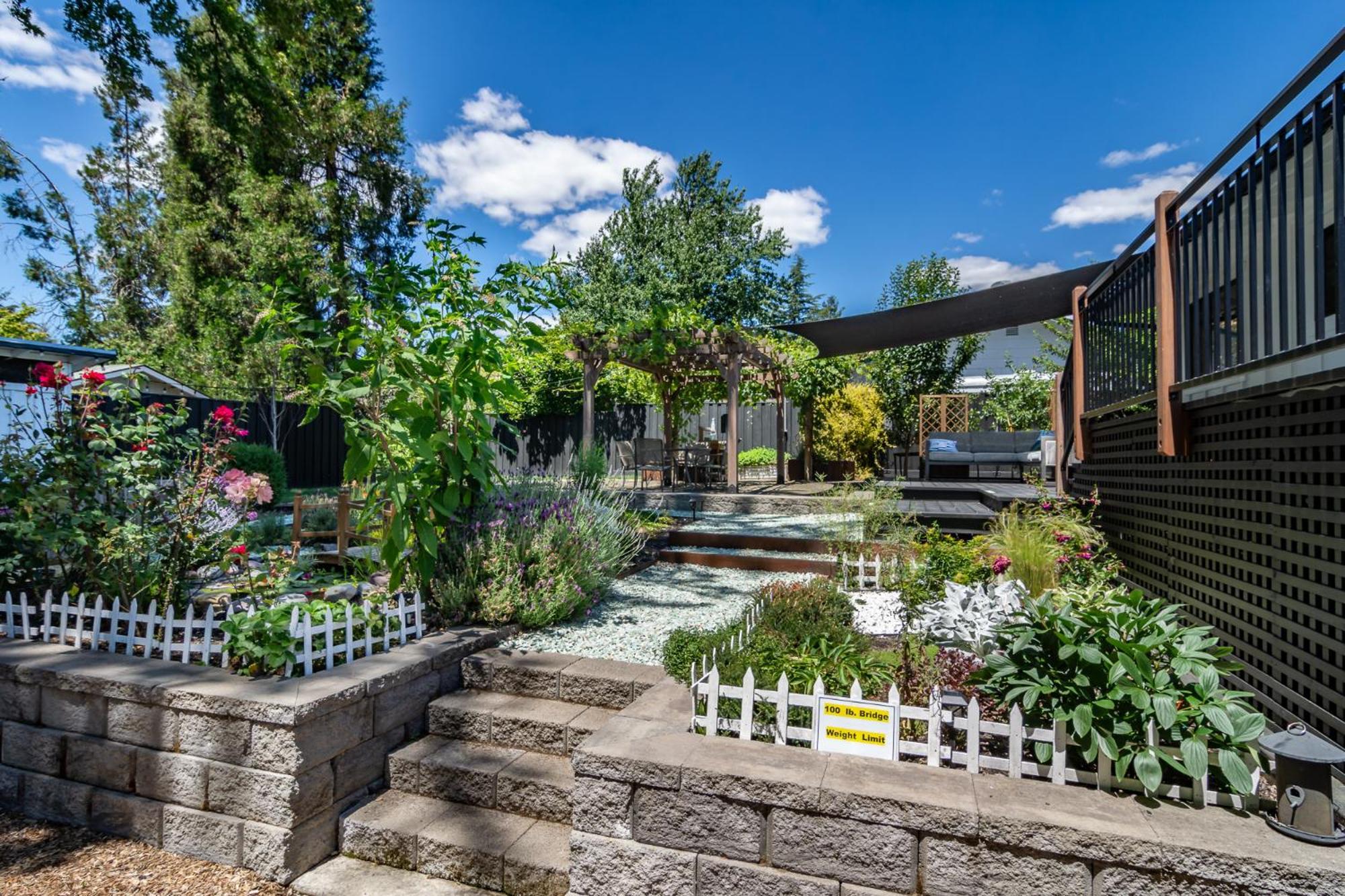 Chic Rv Retreat, Stunning Yard In Roseburg Hotel Kültér fotó
