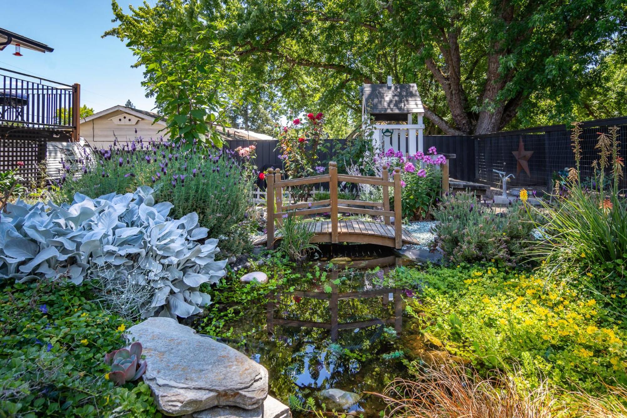 Chic Rv Retreat, Stunning Yard In Roseburg Hotel Kültér fotó