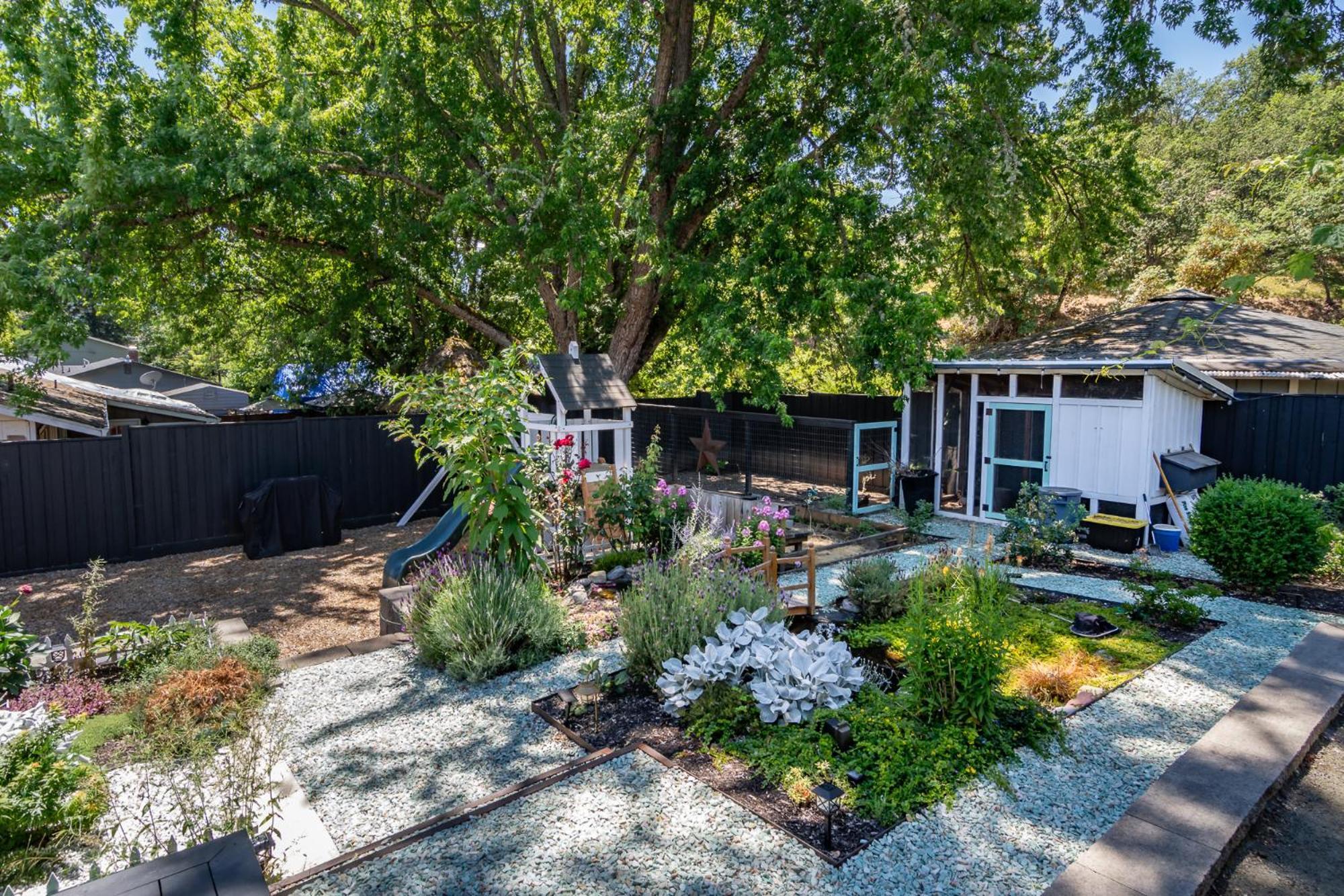 Chic Rv Retreat, Stunning Yard In Roseburg Hotel Kültér fotó