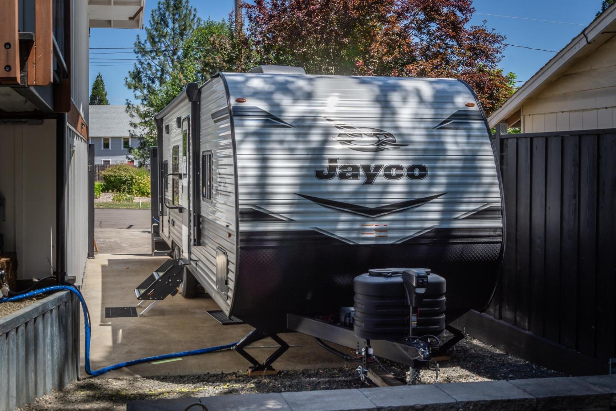 Chic Rv Retreat, Stunning Yard In Roseburg Hotel Kültér fotó