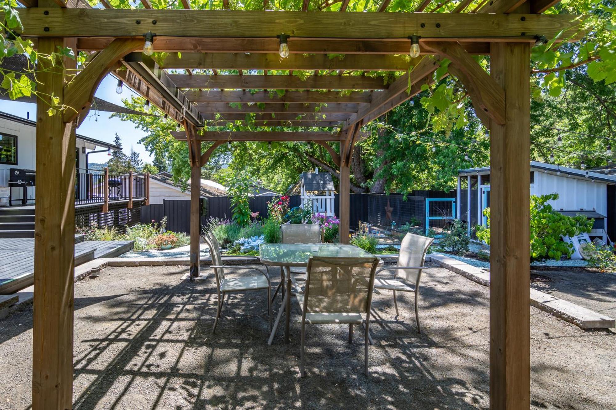 Chic Rv Retreat, Stunning Yard In Roseburg Hotel Kültér fotó